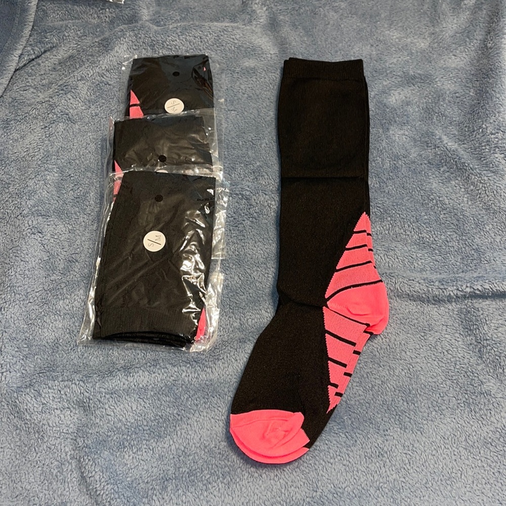 Womens small/medium compression socks pack of 4